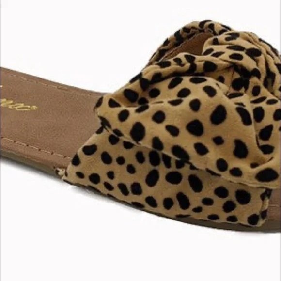 SALE! Why Knot Cheetah Sandal Slides - Picture 3 of 3